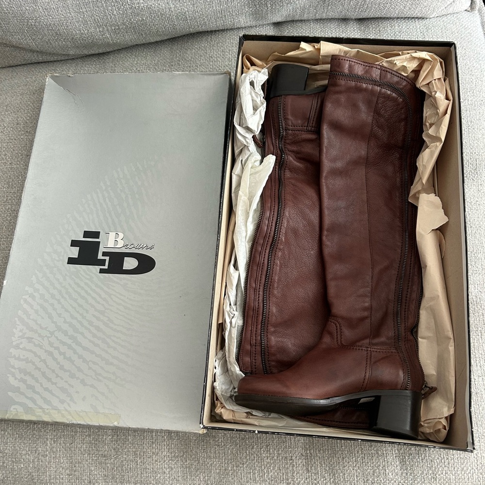 Chic Brown Leather Heeled Boots for Women - Picture 4 of 5